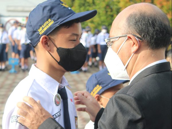 Hari Pendidikan Nasional 2 Mei 2022 dirangkaikan dengan Pelantikan Pengurus OSIS Periode 2022/2023 Hari Pendidikan Nasional 2 Mei 2022 dirangkaikan dengan Pelantikan Pengurus OSIS Periode 2022/2023