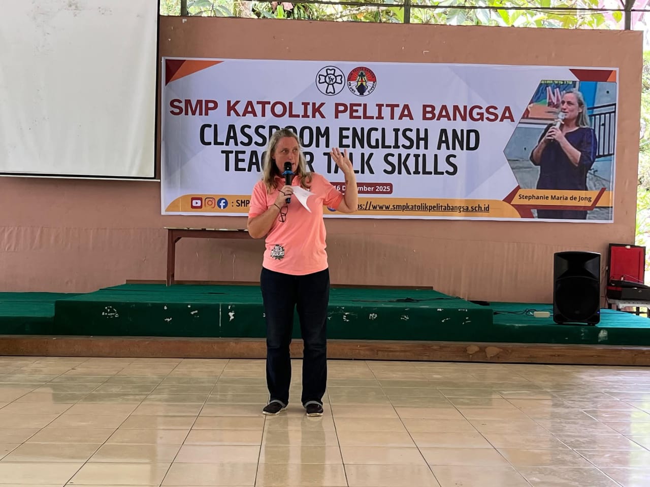 Pelatihan Penggunaan Bahasa Inggris dalam Proses KBM