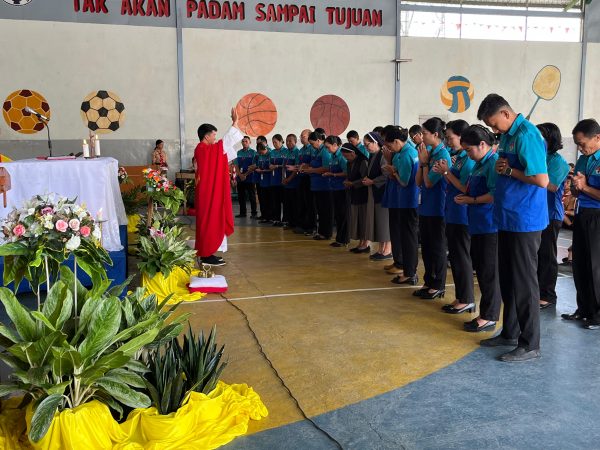 Misa Pertama RD Florian Indra Kusuma Irawan yang merupakan Alumni Pertama yang menjadi Seorang Imam dari SMP Katolik Pelita Bangsa