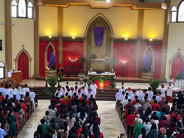 Pelayanan Minggu Palma di Paroki Santa Perawan Maria Makale