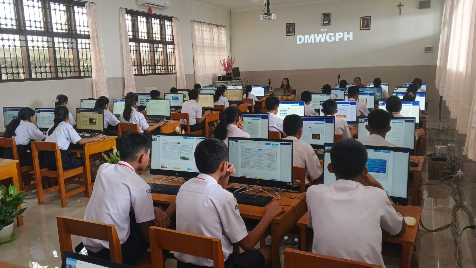 Laboratorium Komputer Laboratorium Komputer
